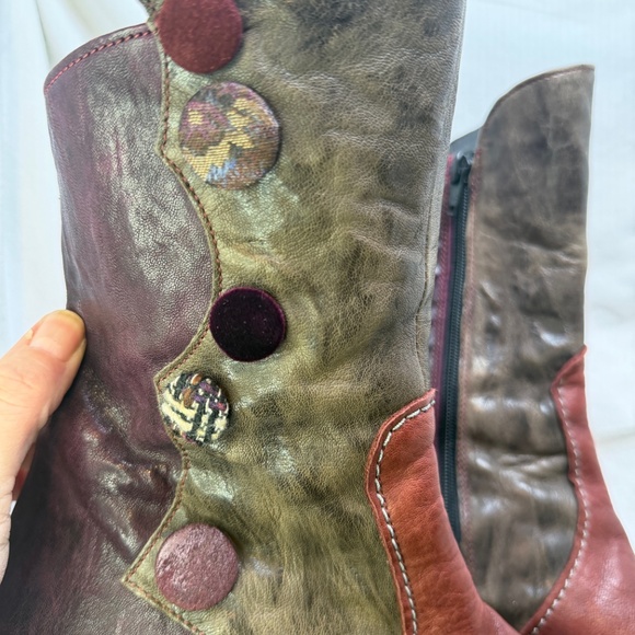 Think! Boots Womens Size 39 (8.5) Art to Wear Whimsigoth Button Detail Witchy - Picture 5 of 8